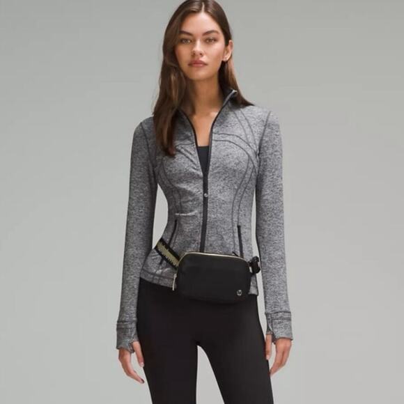 Lululemon Everywhere Belt Bag Black Gold Logo Strap Limited Edition NEW/NWT!! - Picture 2 of 11